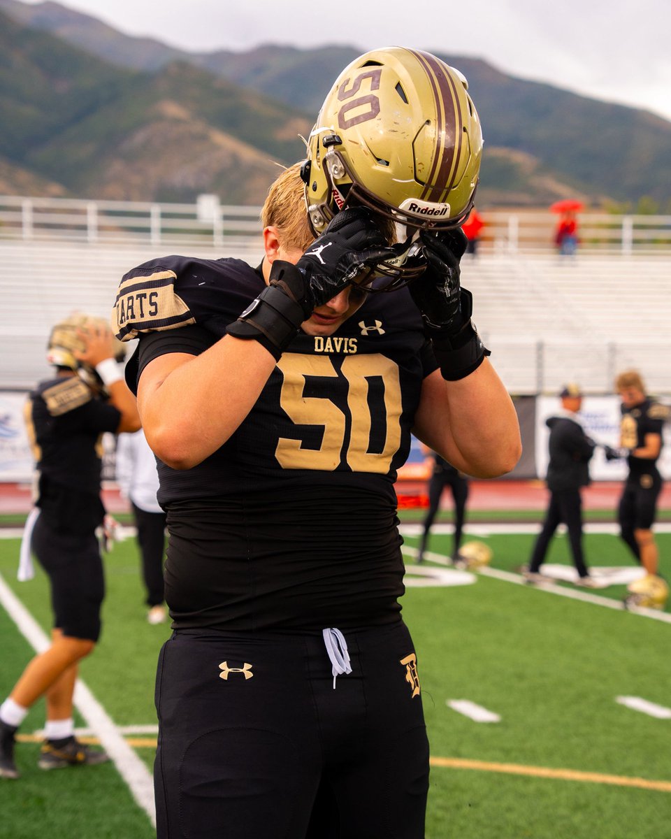 MasonBush50's tweet photo. Game day!
Keep the chain

Davis v Farmington
📍Kaysville, Utah
⏰ 7:00 PM MT
📺 Watch Live ↓
https://t.co/a0o6cAUTD2
🔗 Highlights— link in bio

@DavisDartsFB @ScottPeery2
@BrandonHuffman @GregBiggins
@adamgorney @BlairAngulo
@uttrenches @Andy_Pham1
@OFFA_Academy @CoachKofe
@ballersinutah @SlingintheP
@dane_stewart @NapolesAlex 
@TrevorASports @BartleKSLsports
@rakoto10 @JeremiahJensen
@Davefox2 @AlemaHarrington
@SamLeSueur @TheHumanDetour
@Mitch_Harper @BenCriddleShow
@MooseB90 @TheRushUtah
@KSLSportsRewind 

@Coach_Crill
@CoachTuitele
@Coach_Smith61
@CoachLobotzke 
@OU_CoachB
@Coach_Brown5
@CoachMooreVT
@Coach2J
@CoachWicklineBU
@CoachM_Schmidt
@CoachTrautFB
@CoachThornton61
@IAMKLEMM
@CoachOglesby
@Emannaghavi
@Coach_Crab
@CoachMateos
@Coach_Nady
@LoadholtPhil
@CoachRickerOL