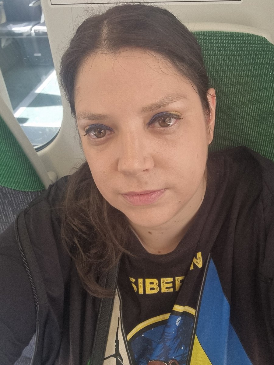 msameswick's tweet photo. Had a man shouting at me from a van today that “that flag is part of Russia,” repeatedly trying to get a reaction from me.

I just stood there and smiled.

“KEEP SMILING!” he shouted, before giving me the wanker gesture as they drove off.

I did, in fact, keep smiling. 😂🇺🇦 https://t.co/joZZitL3RG