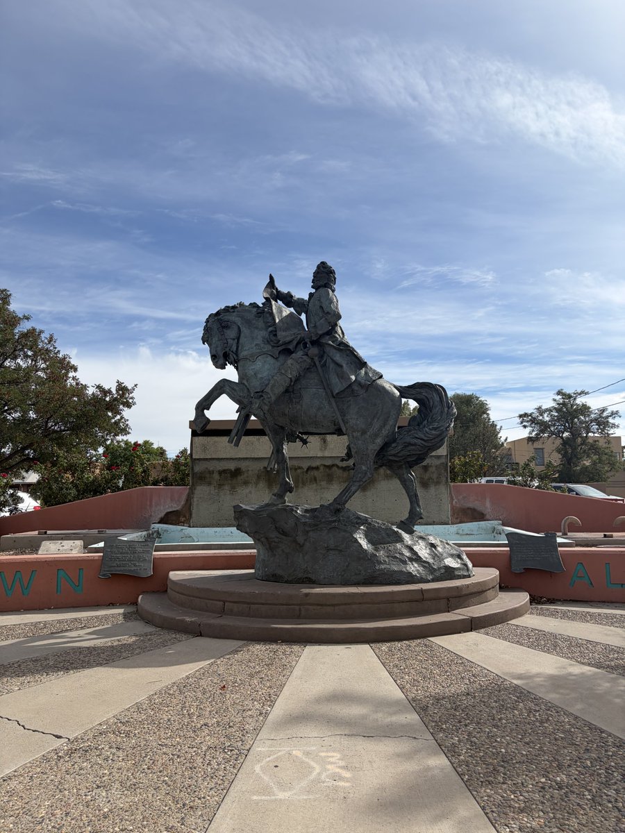 ACGAnalytics's tweet photo. Our team had a wonderful time visiting Albuquerque and Santa Fe! @davidametzner and Molly McGrady especially enjoyed learning more about the incoming energy investments in New Mexico. https://t.co/zpzlnRodlO
