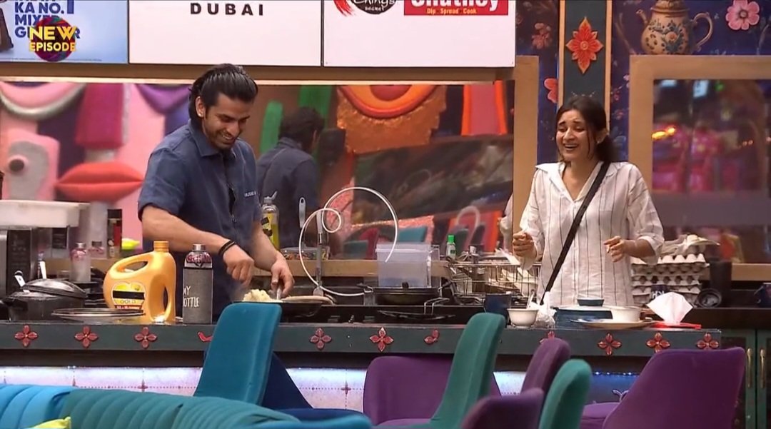 IAMNarcissist_'s tweet photo. Gullu Truly Love Kanika Mann,Ghee Ka Badla Le Raha Hain 😭 How Dare They Called Kanika Mann,Chamach Bhar Ke Ghee Lete Hain 🤣 https://t.co/PFX8AIFwAP