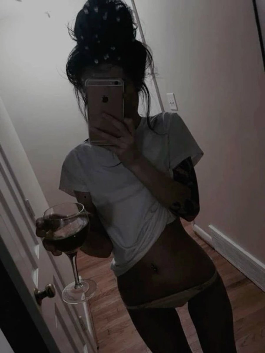 23rdlani's tweet photo. She’s so small.. 
#edrtwt #thinspo #miatwt https://t.co/e0dqdeGMI3
