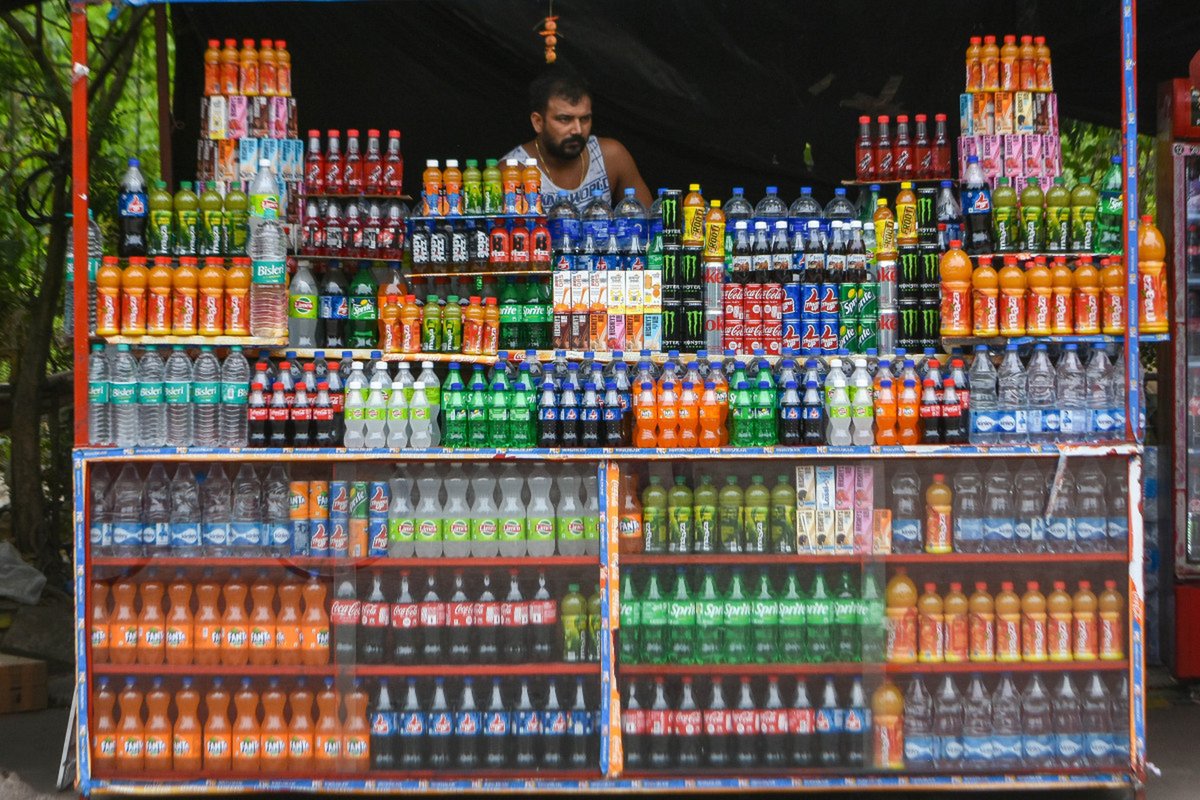 AylaBlytheuwgx's tweet photo. Nuevo stock en la tienda: snacks fríos, café recién hecho y bebidas energéticas para tu día! Ven a por lo que necesites.， https://t.co/H657zoB3GG