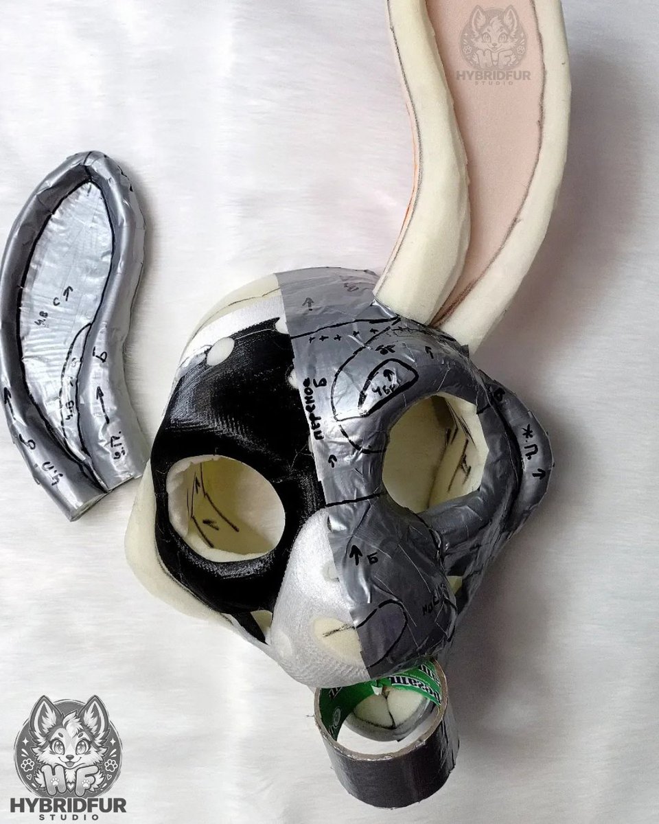 Hybridfurstudio's tweet photo. Base work is complete! Now shaping the details and bringing this fursuit head to life 🧵🐾

#FursuitMaker #Furry #FurryFandom #CommissionComplete #Handmade #FoxieFursuits https://t.co/0MhMyKRjeH