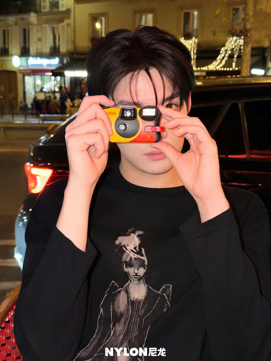 JBTSK0613's tweet photo. Seeing Kim Yun Sik and Park Si Woo attend Paris Fashion Week together is such a wonderful surprise. Their charm will definitely shine on the runway. 

YOONSIK SIWOO Pour Toujours
#YOONSIKSIWOOINPARIS https://t.co/uEqU9WsYWj