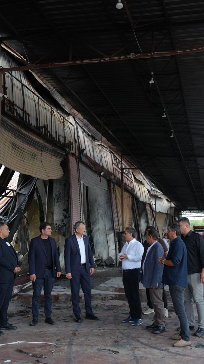 coskunali_01's tweet photo. Vedat Dalokay Yaş Sebze ve Meyve Hal Kompleksi’nde meydana gelen yangının ardından, Hal Başkanımız Sayın Mahsun Doğan ve Adana Sebze ve Meyve Tüccarları Derneği Başkanımız Sayın Oktay Oguş ile birlikte esnafımıza geçmiş olsun dileklerimizi ilettik.

En büyük tesellimiz, yangının can kaybı yaşanmadan atlatılması. Rabbim esnafımızın emeğini, alın terini ve ekmek kapısını korusun; şehrimizi her türlü afetten muhafaza eylesin.

#GüçlüEsnafGüçlüSeyhan