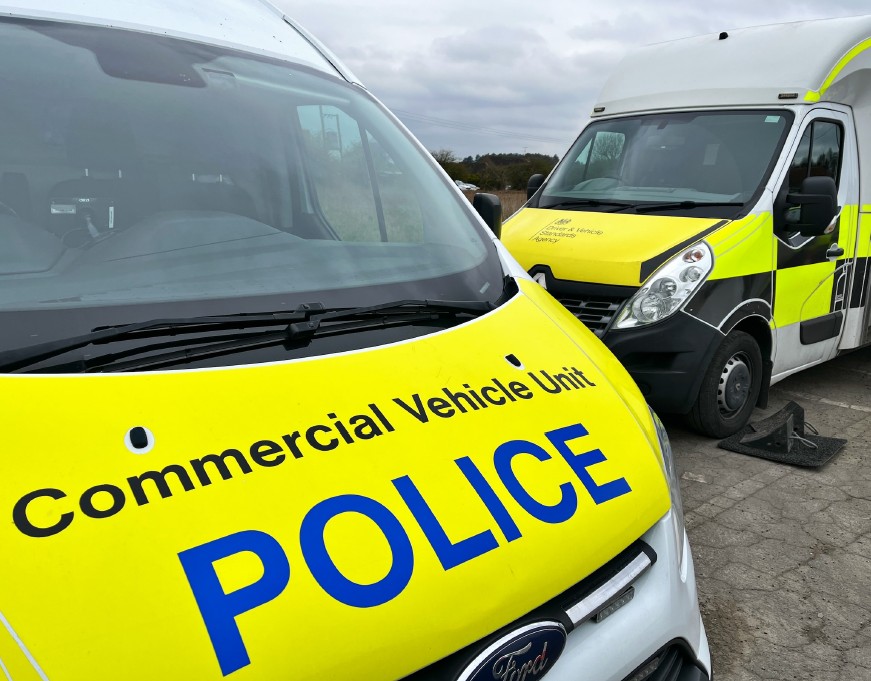 DVSAEnforcement's tweet photo. Joint Police & DVSA checks in Wiltshire, encountered a 27 metre length STGO Combination.
Abnormal Load correct paperwork - No
Overlength - Yes
Escort vehicle due to length - No
Vehicle taxed correctly - No
Periodic MOT - No
Vehicle prohibited & immobilised
#STGO https://t.co/aWqP3J2D6W