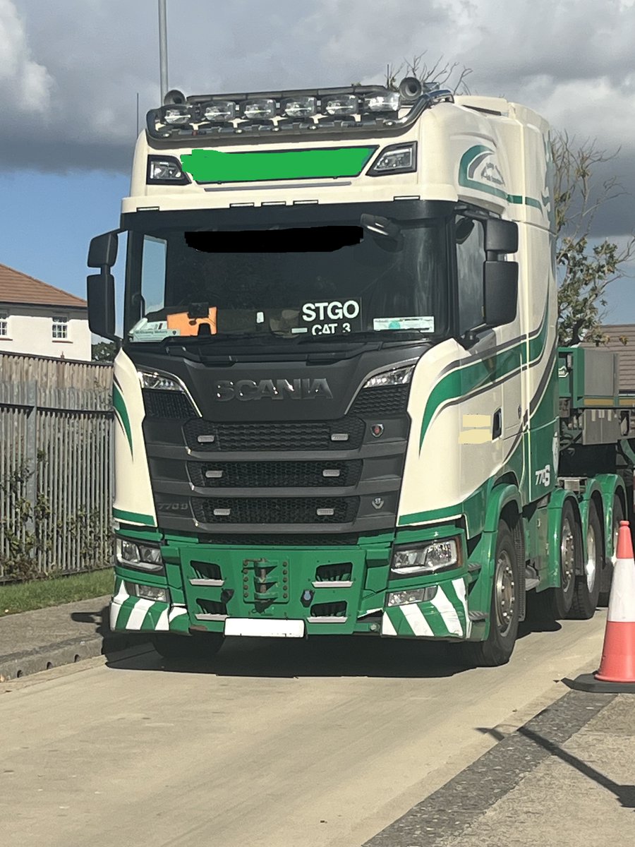 DVSAEnforcement's tweet photo. Joint Police & DVSA checks in Wiltshire, encountered a 27 metre length STGO Combination.
Abnormal Load correct paperwork - No
Overlength - Yes
Escort vehicle due to length - No
Vehicle taxed correctly - No
Periodic MOT - No
Vehicle prohibited & immobilised
#STGO https://t.co/aWqP3J2D6W