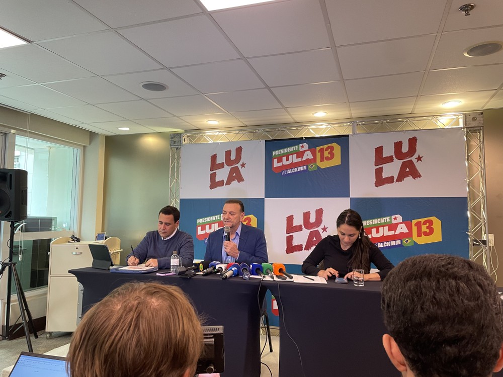 g1's tweet photo. Presidente do PT quer negociar aliança com a 'direita que valoriza a democracia' no 2º turno https://t.co/7VcAOLl4bv https://t.co/Wb0WSe25Nv