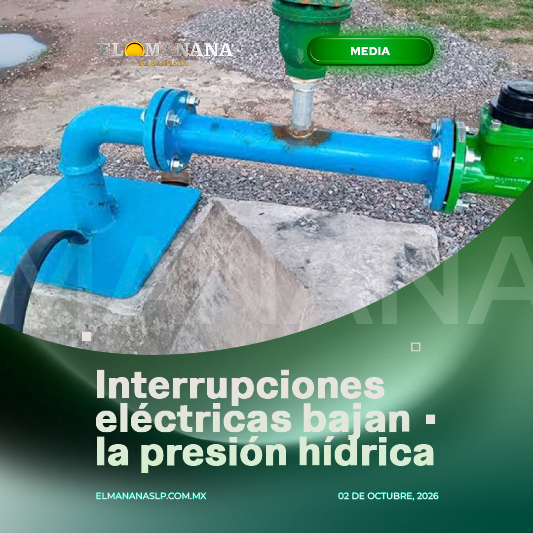 ElMananaSlp's tweet photo. 💧⚡ INTERRUPCIONES ELÉCTRICAS BAJAN LA PRESIÓN DEL AGUA EN RIOVERDE

Las fallas en el suministro de energía provocadas por la tormenta afectaron el funcionamiento de los pozos que abastecen la red de agua potable en Rioverde y Ciudad Fernández.
Los cortes de electricidad interrumpieron el bombeo hacia los tanques de almacenamiento, provocando una disminución en la presión de la red y afectando a distintas colonias.

SASAR mantiene monitoreo en los puntos de extracción y espera la estabilización del servicio eléctrico para reactivar las bombas a máxima capacidad.
El organismo operador informó que la presión se irá recuperando de manera paulatina, por lo que pidió a la población cuidar el agua disponible en sus hogares mientras concluyen los trabajos.

Más información: https://t.co/7MnBkJxRgu

#Rioverde #CiudadFernández #AguaPotable