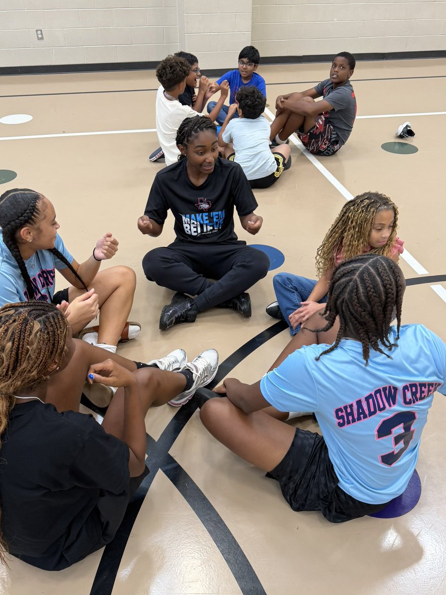 ShadowCreekGBB's tweet photo. Thank you @sdbrothers17 for having us. We truly enjoy our community and love serving our fellow students. #WeSeeYou #AlvinISD 🦈🏀🩷 https://t.co/22NQDHBgwk