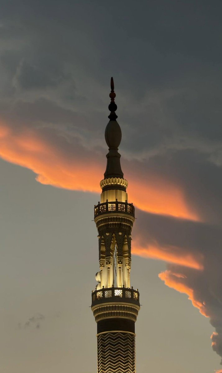 arab11__'s tweet photo. Sunset at the Prophet's Mosque is a piece of Paradise.

The Saudi city of Medina. https://t.co/Fj1tPuS4SB