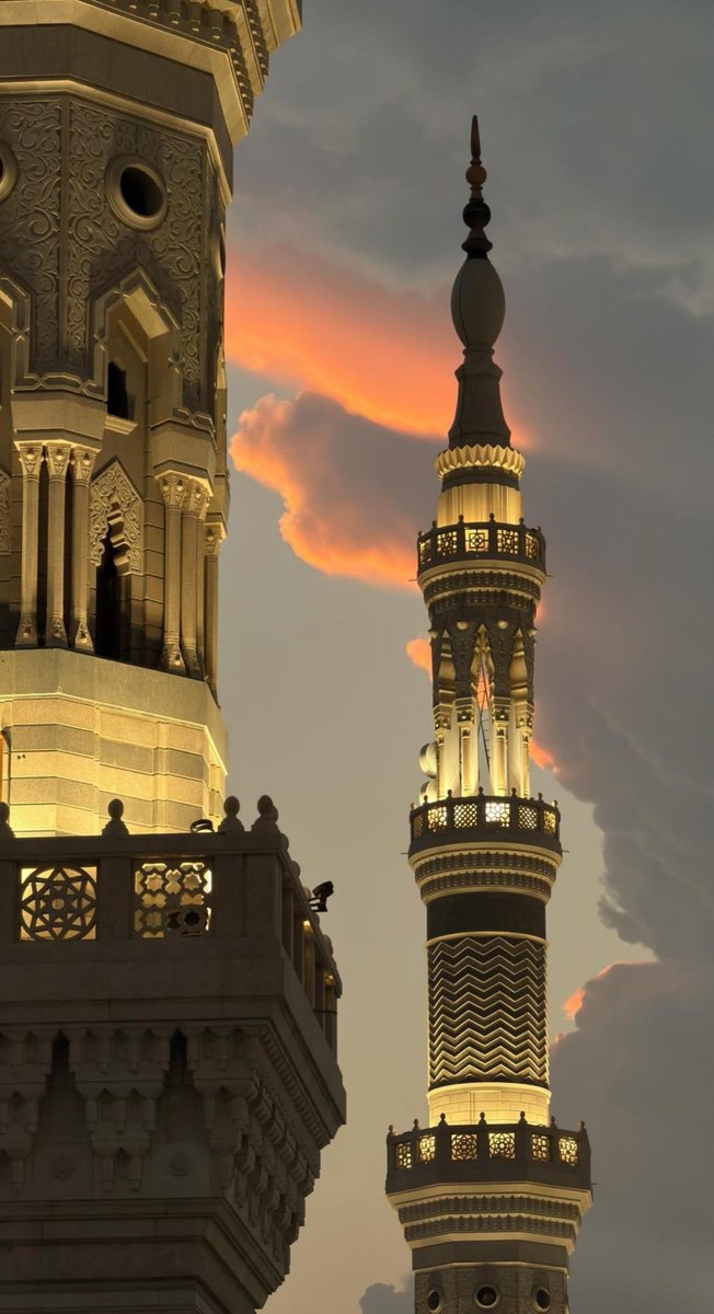 arab11__'s tweet photo. Sunset at the Prophet's Mosque is a piece of Paradise.

The Saudi city of Medina. https://t.co/Fj1tPuS4SB