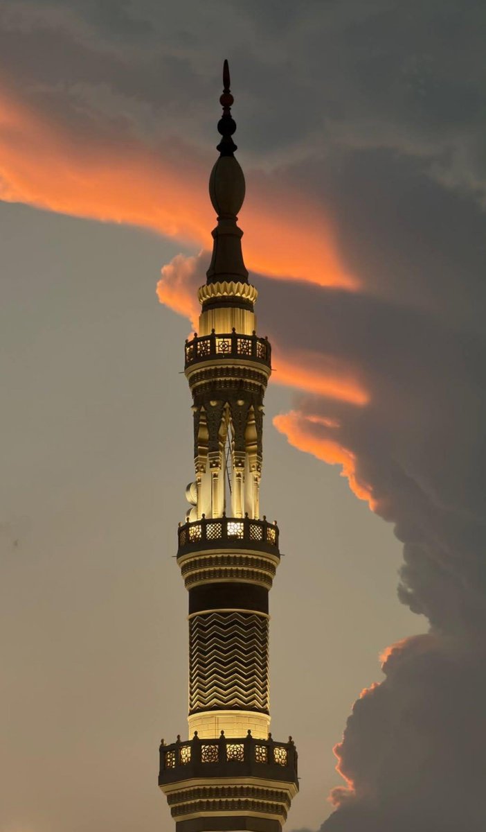arab11__'s tweet photo. Sunset at the Prophet's Mosque is a piece of Paradise.

The Saudi city of Medina. https://t.co/Fj1tPuS4SB