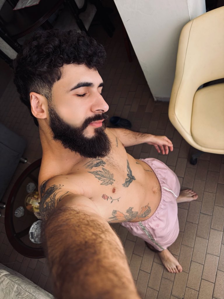 SamuelHuizi's tweet photo. Viernes de dejar todo para el lunes https://t.co/Btnzjw8ilJ