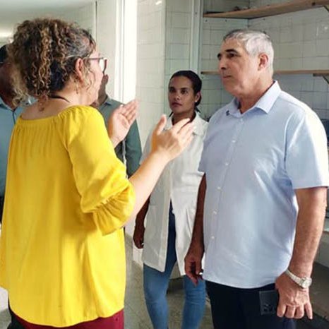 MINSAPCuba's tweet photo. 🏥🤰@EdMartDiaz  y @JulioGIzq visitan el Hospital Docente Ginecobstétrico Ramón González Coro para chequear obras en el servicio de Neonatología.

🗣️Evalúan el mantenimiento constructivo que se ejecuta como parte de la contribución territorial al desarrollo local.

#CubaPorLaVida https://t.co/8i2xeqyXvi