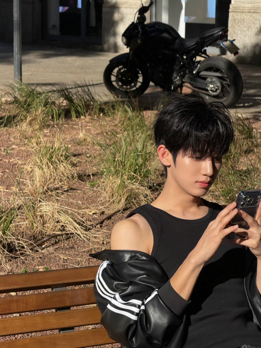osinnho's tweet photo. Paris Fashion Week là nơi mọi cá tính được thể hiện, và mình thực sự muốn nhìn thấy màu sắc riêng của Yoonsik và Siwoo tại đây.

YOHJI YAMAMOTO
YOONSIK SIWOO Pour Toujours
#YOONSIKSIWOOINPARIS https://t.co/OGqs0Anzic