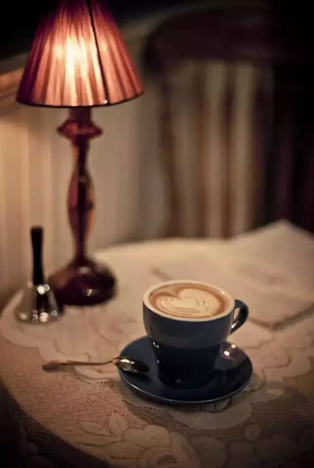 MargaretPakehm's tweet photo. Atardecer cálido en la calle, gente paseando y aromas de café flotando. Momentos simples que hacen la vida bonita ， https://t.co/kzBXR9KiUt