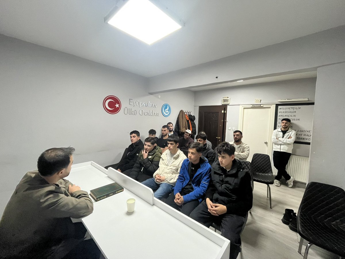 EyupsultanUlku's tweet photo. Eyüpsultan Ülkü Ocakları olarak haftalık seminer faaliyetleri kapsamında “Başbuğ Alparslan Türkeş’in Hayatı” konulu seminer gerçekleştirdik. Bilinçli, Ahlaklı, İmanlı bir gençlik için çalışmalarımıza devam edeceğiz.

Tüm gençliğimizi programlarımıza katılmaya, Ocağımıza davet ediyoruz 🇹🇷

@Aalparslandogan 
@MuratYukselMY 
@SametKaragl25