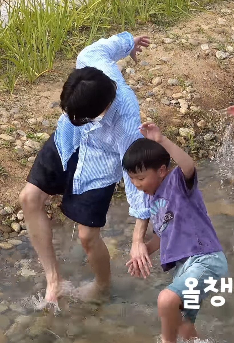 ozklhd's tweet photo. บ๊องมาก ใครเลี้ยงใคร https://t.co/XUzfhGVdSm
