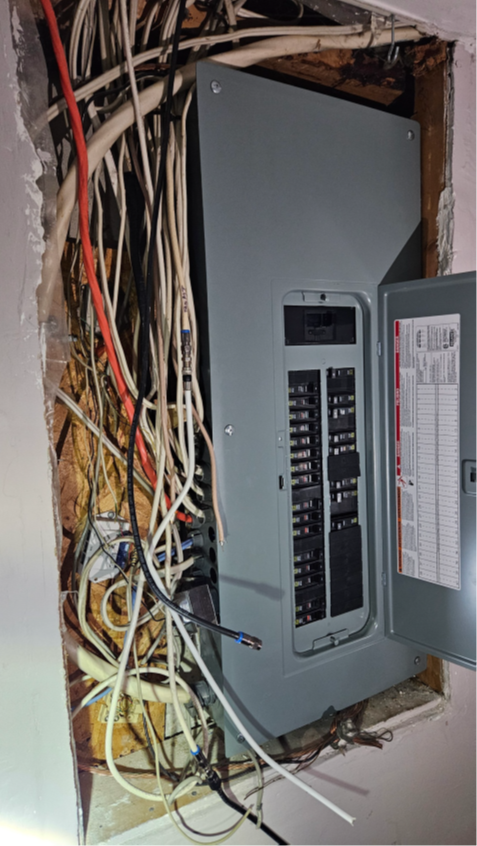 PeelPolice's tweet photo. Project Circuit Breaker: Brampton Man Charged in Alleged Electrical Contracting Fraud Investigation

READ MORE: https://t.co/9ZqiiS4CeA https://t.co/R3C4hg3HTq