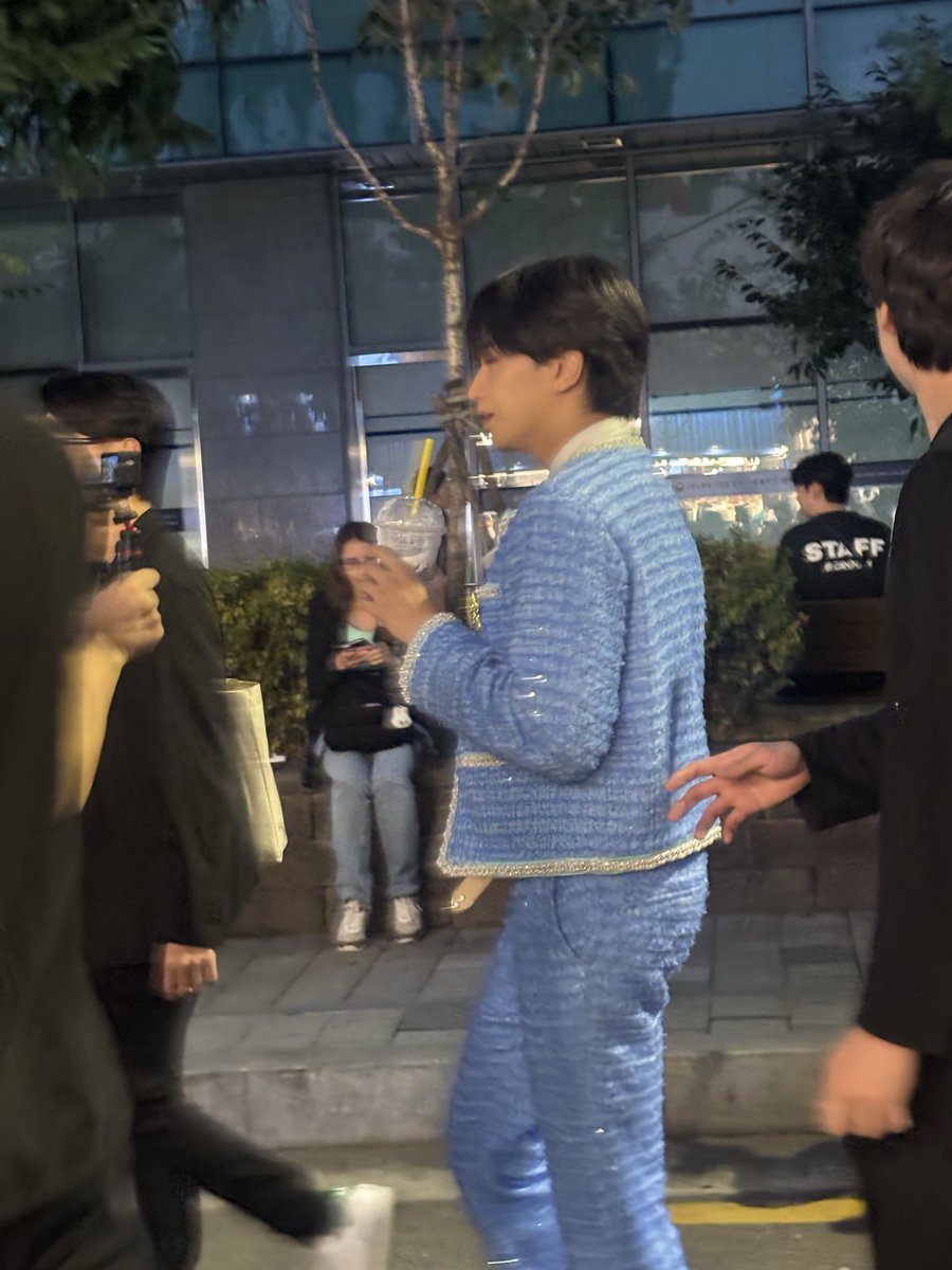 petite_suricate's tweet photo. ソンスで眩しい人おるなと思ったら、
ケンティーおってほんまにこれになった https://t.co/1mLkpNVLy8