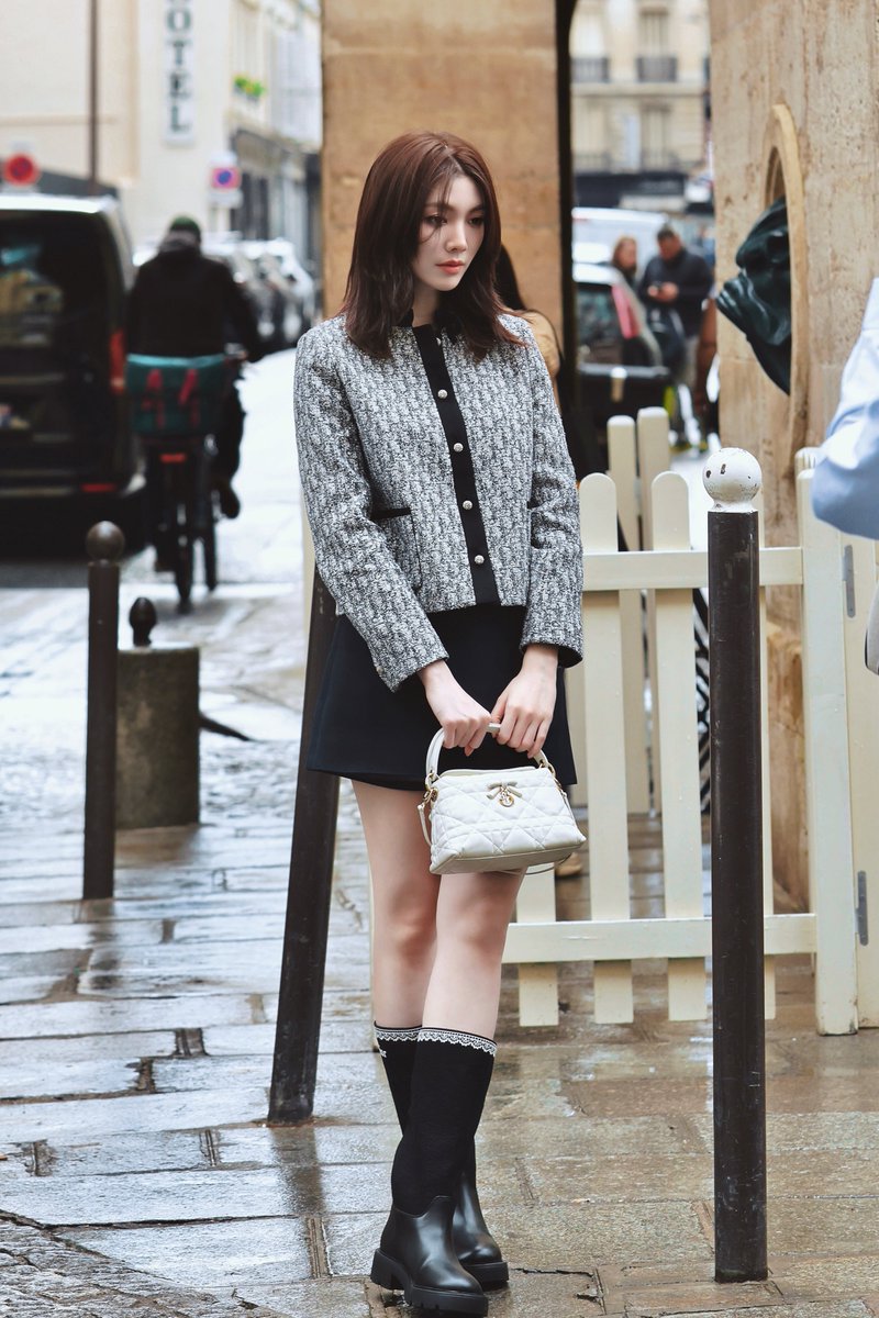 Rakbabyorm's tweet photo. 🥴

#OrmKornnaphat
#OrmKornnaphatDiorSummer27
#Dior #DiorSummer27 #PFW https://t.co/hTTAPkpOwJ