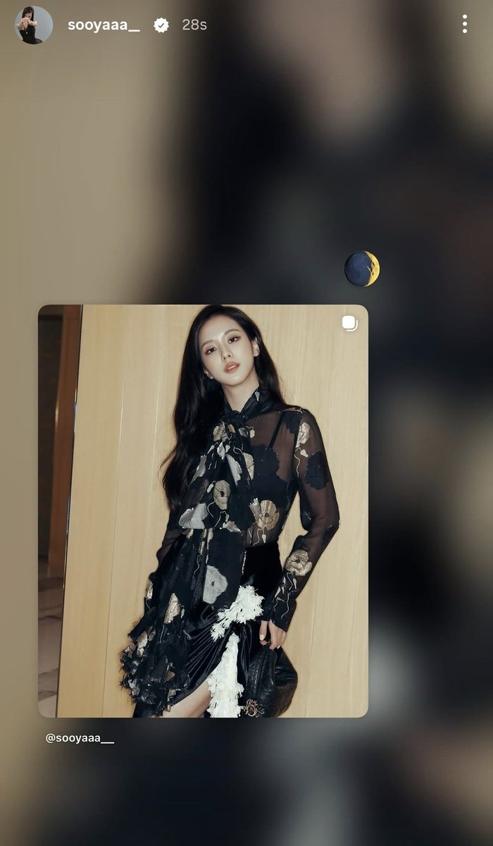 ForeverKimJisoo's tweet photo. 100226 JISOO Instagram story update. 

🌒

HUMAN DIOR JISOO AT PFW 
#JISOOxDiorSummer27 https://t.co/XFqMntJ0oM