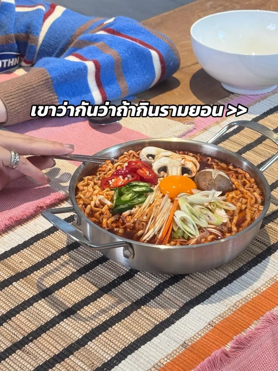 OneMusic31's tweet photo. มันเป็นยังไงไม่รู้ จะได้แฟนเป็นม๋าเด็ก

รามยอน (Ramyeon) - DIAMOND NARAKORN 
OFFICIAL MV 
📺 YouTube : ONE MUSIC
🔗 https://t.co/RJio8ktrka

#รามยอนDIAMOND
#DIAMONDNRK_ 
#OneMusic 
#one31 https://t.co/S5lvL9aCkV