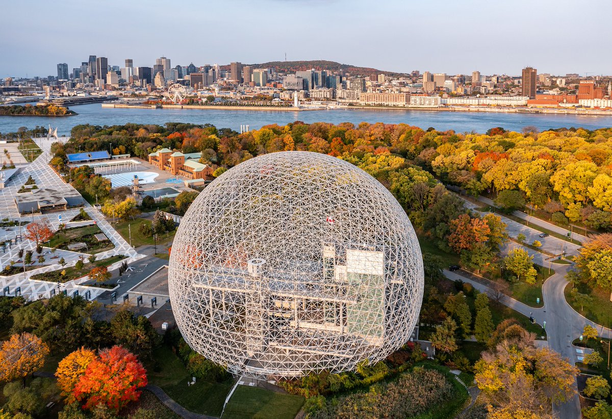 Montreal's tweet photo. Happy Monday — from Montréal! 👋

📷 Arcpixel #montreal https://t.co/ke3SokpJQN