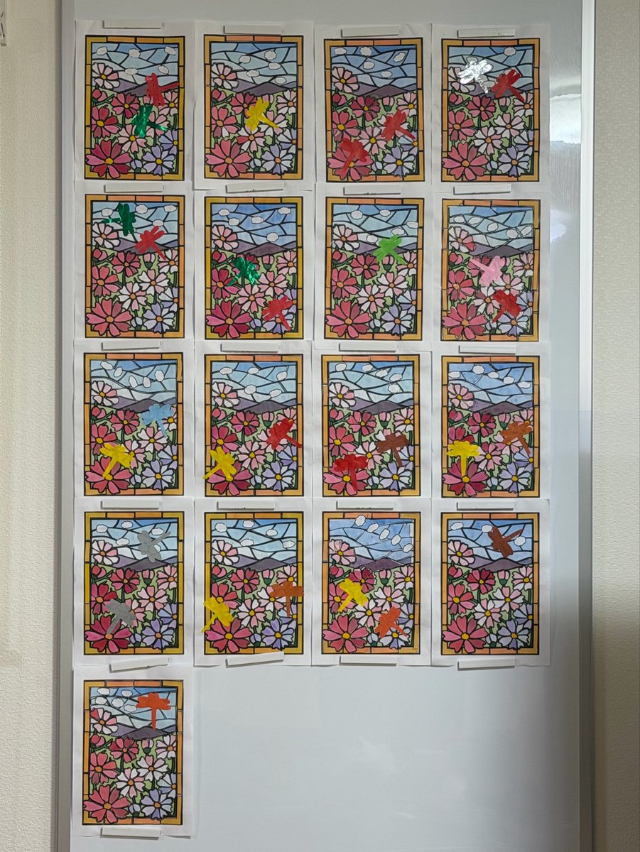 hrnkwi's tweet photo. 【10月になったので】
掲示をコスモスの切り絵に入れ替えました🌸

「並べるとさらに綺麗やね」
「持って帰るの楽しみ」

自分たちで作った作品も、
並べて飾るとまた違って見える

眺める皆さんが
いつも以上に嬉しそうでした🥰

#デイサービス #創作レク #認知症予防 https://t.co/bDsLMMLSED