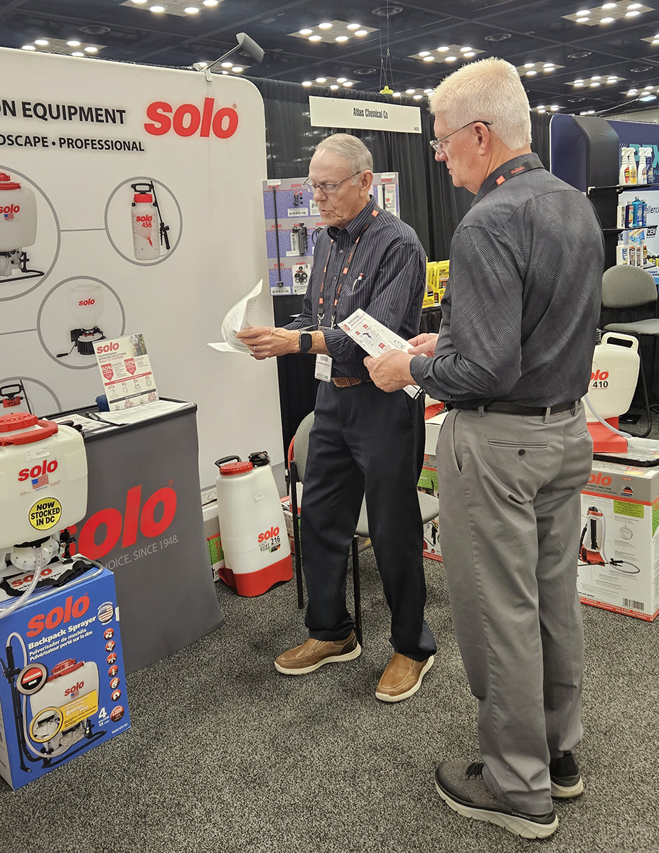 SOLO_USA_'s tweet photo. It was a great few days for SOLO at the Do it Best and True Value Fall Market in Indianapolis!
A special thank you to Jerry Paulausky Associates for representing SOLO and showcasing our products at the show.
#SoloSprayers #DoItBest #TrueValue #LawnAndGarden #HardwareRetail https://t.co/SvgbwZjqiE