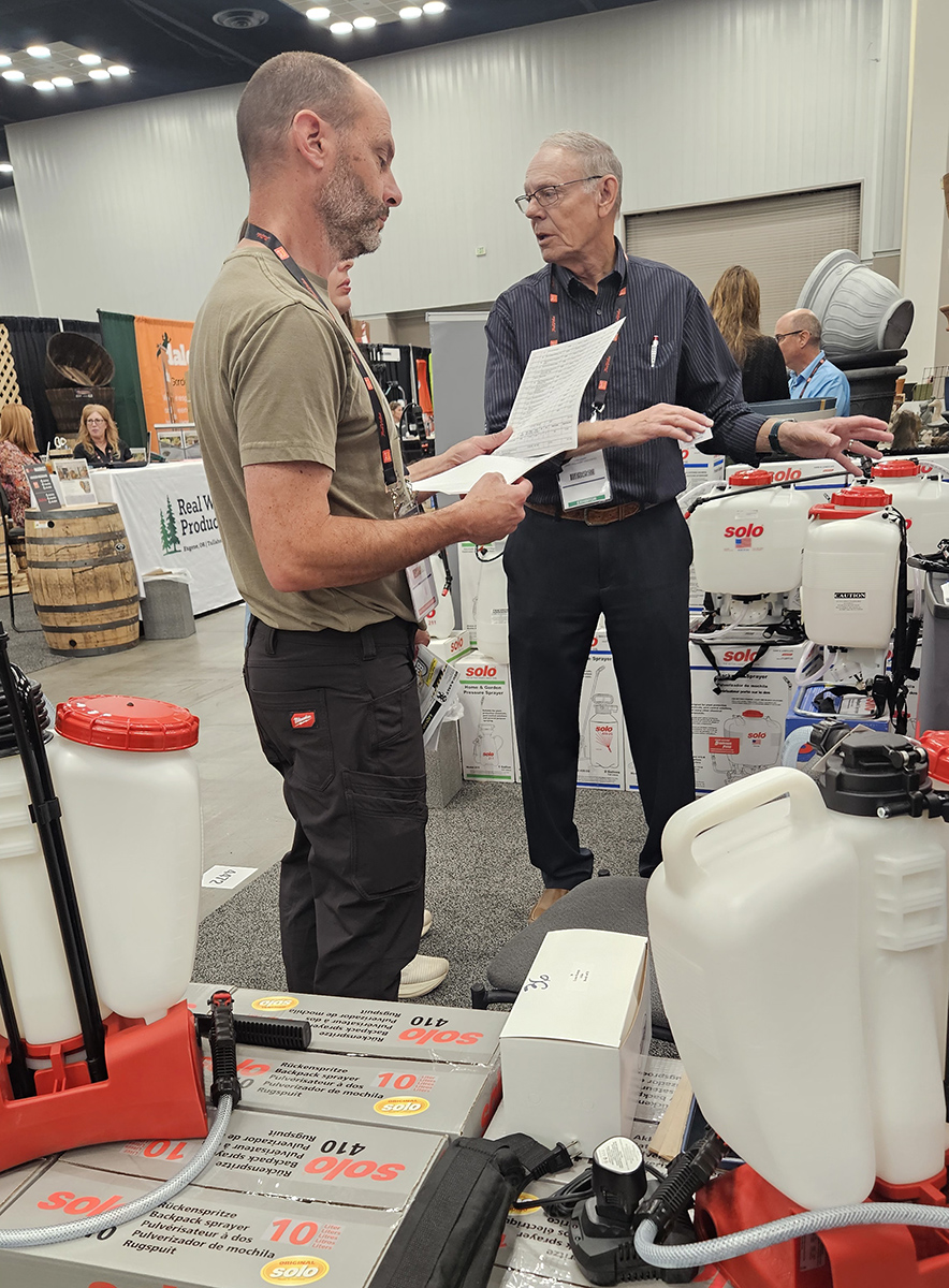 SOLO_USA_'s tweet photo. It was a great few days for SOLO at the Do it Best and True Value Fall Market in Indianapolis!
A special thank you to Jerry Paulausky Associates for representing SOLO and showcasing our products at the show.
#SoloSprayers #DoItBest #TrueValue #LawnAndGarden #HardwareRetail https://t.co/SvgbwZjqiE