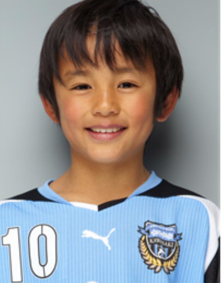 bakusou357's tweet photo. 15年前の久保建英選手と福原遥さん。
おめでとうございます🎊 https://t.co/om3yQOie5e