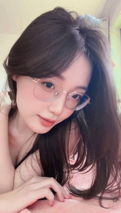 KuyaRomero's tweet photo. 90后宝妈，第一次在 X 发露脸照片    会有人喜欢吗？ https://t.co/viDu4r6sfO