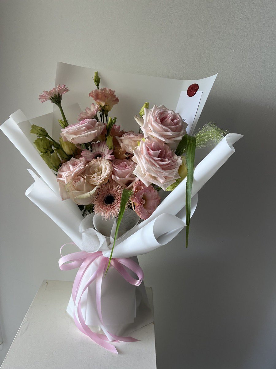odysque's tweet photo. ช่อดอกไม้ให้แฟน 🌷🪽 https://t.co/KEw0XHYJ0s