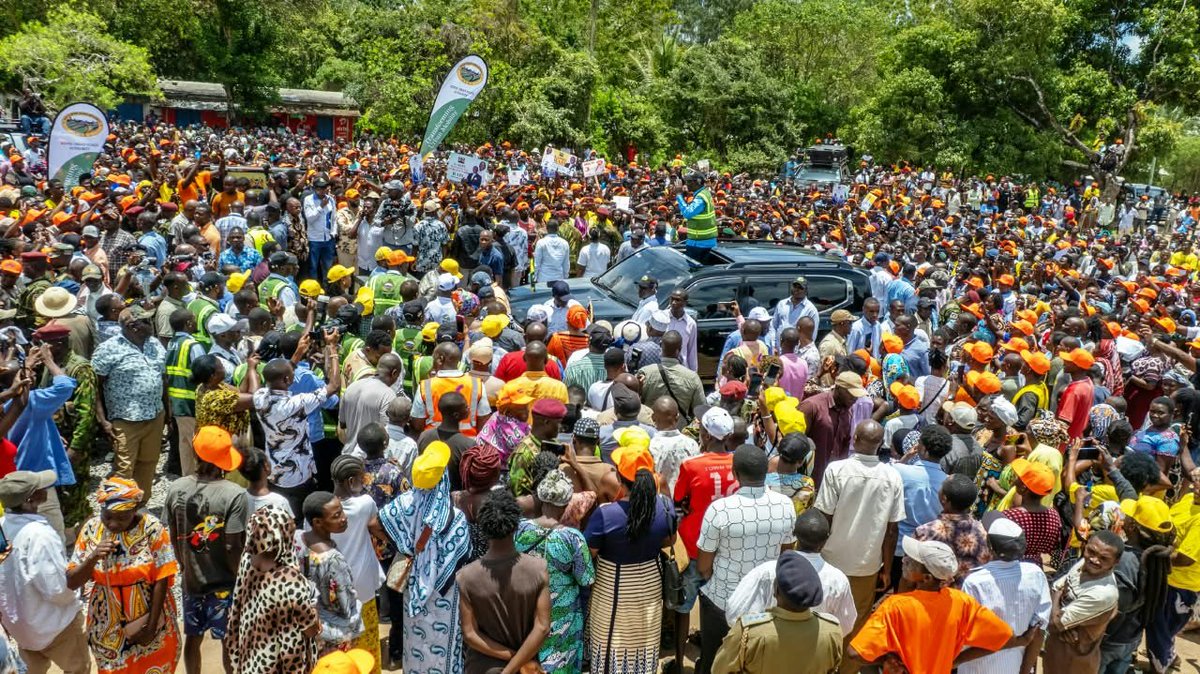 WilliamsRuto's tweet photo. We are advancing equity and fairness in the distribution of development resources, ensuring that every region of the country benefits from improved infrastructure and greater economic opportunities. https://t.co/jnfXrHLoTx