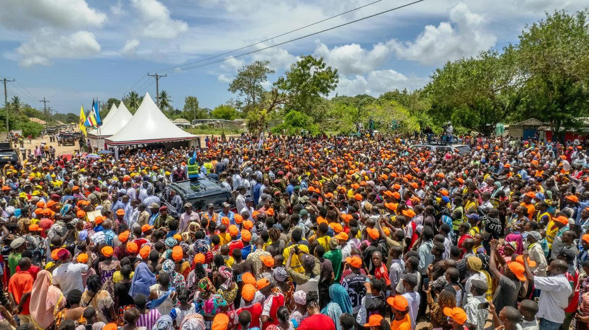 WilliamsRuto's tweet photo. We are advancing equity and fairness in the distribution of development resources, ensuring that every region of the country benefits from improved infrastructure and greater economic opportunities. https://t.co/jnfXrHLoTx