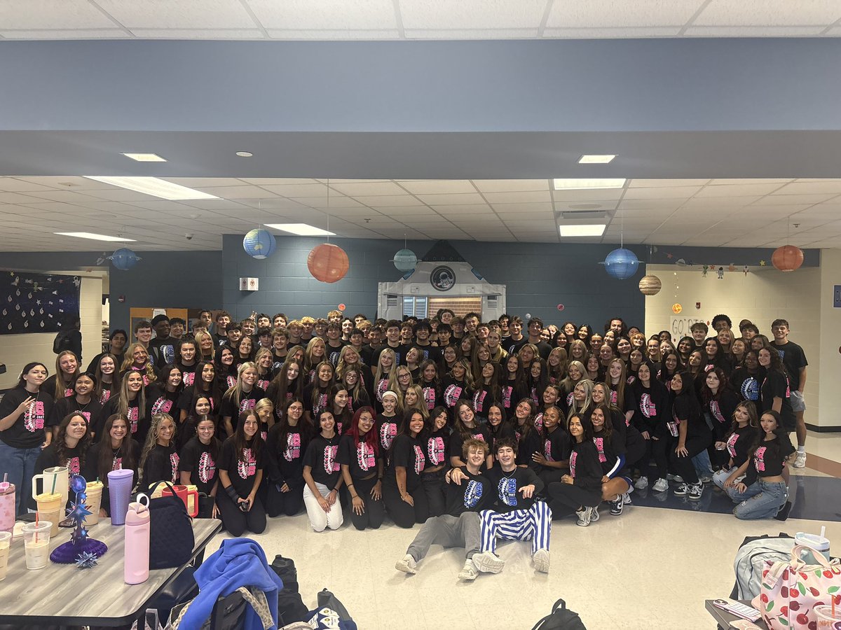 lcfanssection's tweet photo. HOCO SPIRIT WEEK #5 
SENIOR SHIRTS 👕 ‼️‼️ https://t.co/biJOlrNmWm