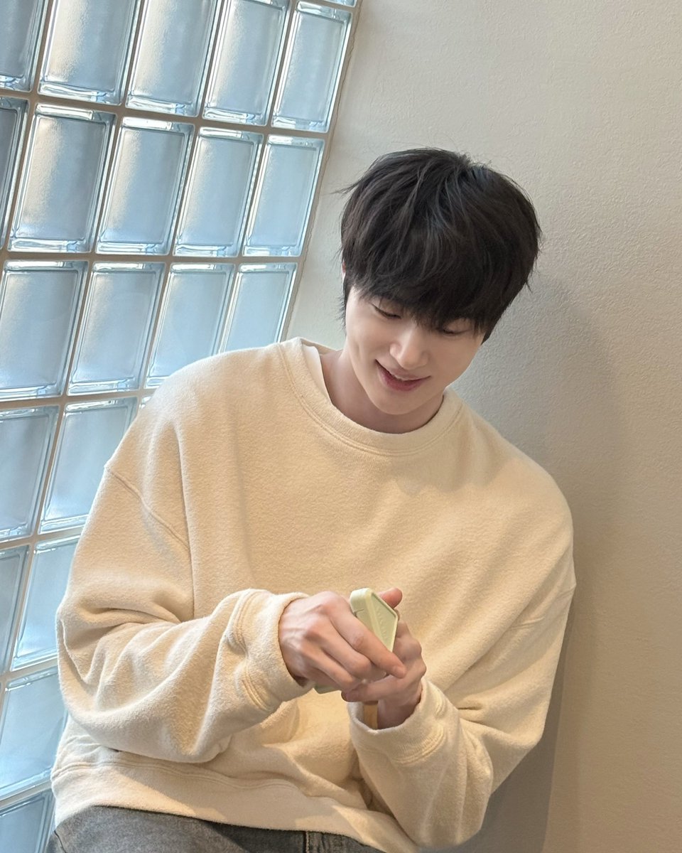 woonair's tweet photo. 261002변우석 인스타그램 업로드 [1]

#ByeonWooSeok #변우석 #프라다뷰티 https://t.co/DSBZbkvQCW