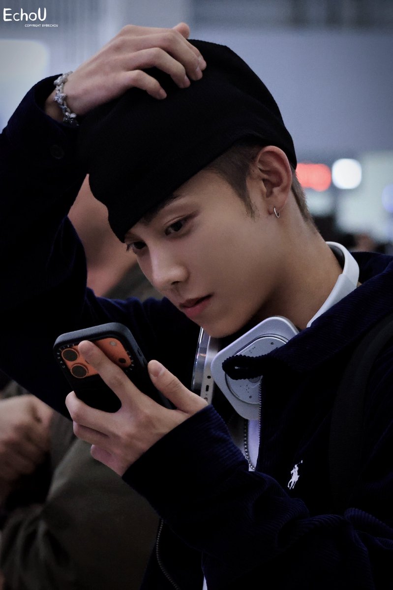 EchoU_6's tweet photo. 20261002 ICN

머리색 너무 궁금해 ㅠㅠ

#LNGSHOT #롱샷 #RYUL #률 https://t.co/UMbqpxK9Z3