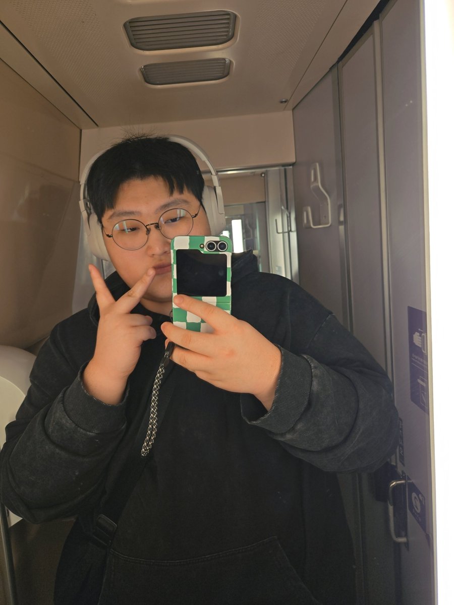 HB_J77's tweet photo. 부산여행 또 가고싶다.. https://t.co/4R1FO5tsU9