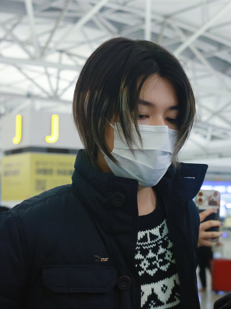 limlouis_idn's tweet photo. gimana keadaan kalian guysss melihat kuaci hair nya louis?????😭😭😭😭😭

#LNGSHOT #롱샷 #LOUIS #루이
@LNGSHOT4sho https://t.co/SbI2FMDny3