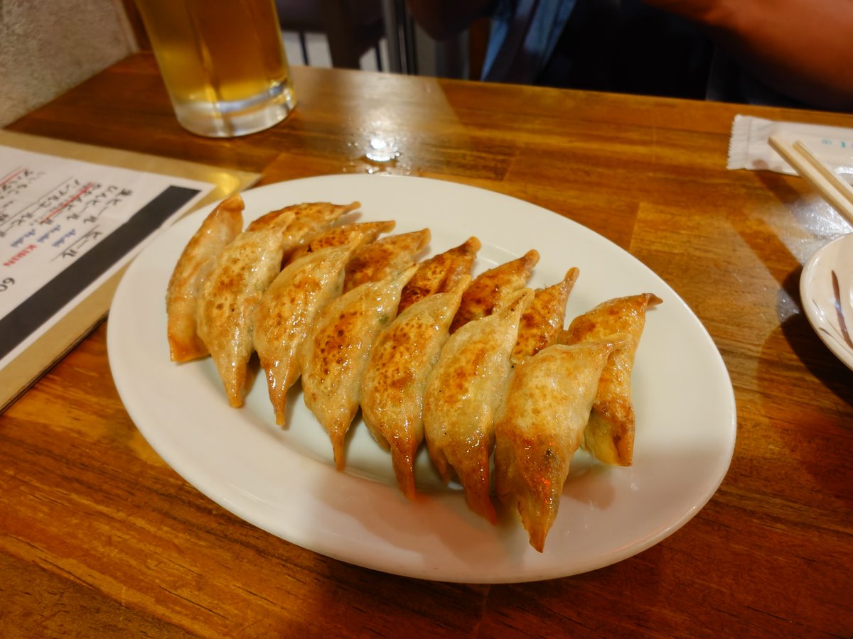 crawlinghenzin's tweet photo. 屋台餃子、軍鶏鍋 https://t.co/Tove50hQ1z