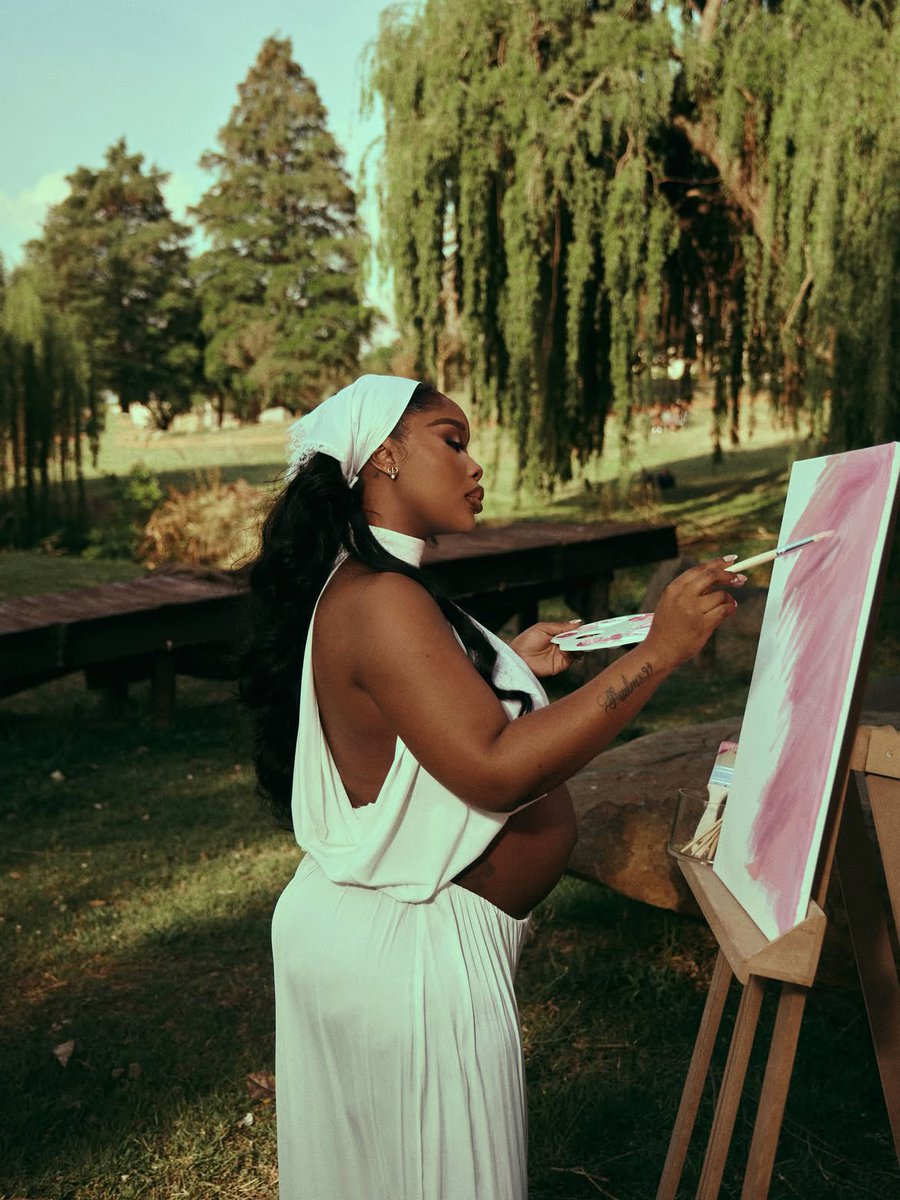 PopPulseSA's tweet photo. Congratulations to Sithelo Shozi, who is pregnant with her fourth child. 🤰🏾💕 https://t.co/jCDsOtucdC