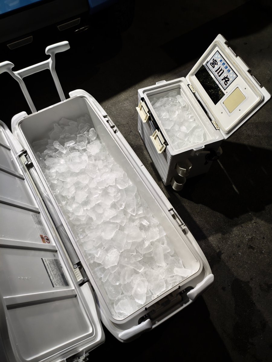 NAZU112's tweet photo. 氷よーし！
やっぱり氷用のサブクーラー20Lは必要だね https://t.co/2bT8KlFOwU