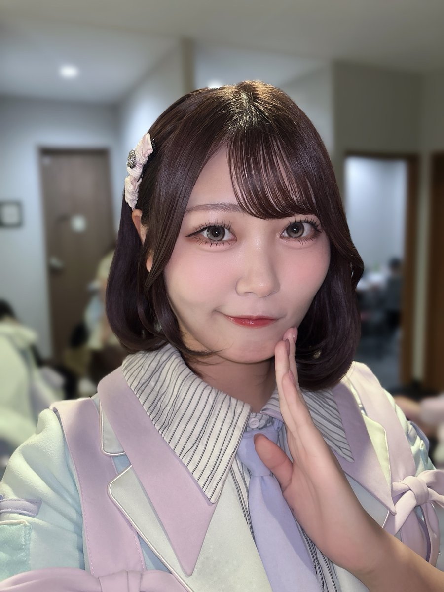 ozawa_aimi__'s tweet photo. ニアジョイ会ありがとうございました〜！♡

今回もわちゃわちゃ😹🫶🏻
お昼も夜もみんなのお顔見られて嬉しかったよーー!!

今日は! くるんと内巻きにしてみた🎶
ライブで内巻きはあんまりしないので🥺
新鮮だったかしら♩ﾙﾝﾙﾝ

明日からのスペライもよろしく!✊🏻着いてきてねええ!!

#ニアジョイ https://t.co/QT8RBuCX50