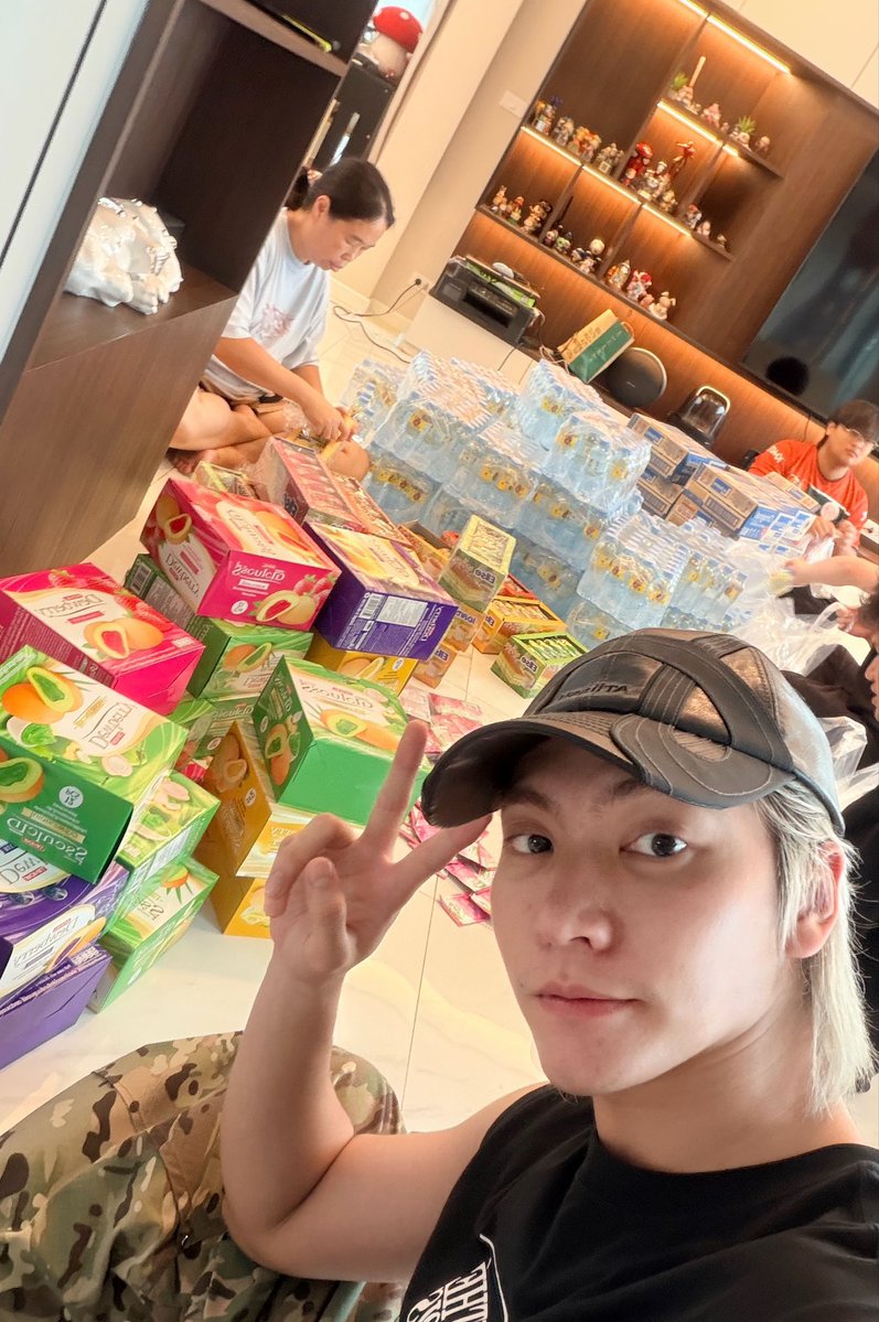 075Mira's tweet photo. เจ้าเด็กน่ารัก...ไม่ว่าจะมีมากมีน้อย บอสก็คอยคิดถึงและแบ่งปันผู้อื่นเสมอ

อนุโมทนาบุญนะครับ ขอให้มีความสุขทั้งบอสและครอบครัวเลย  🤍

#BOSSCKM #Bosschaikamon https://t.co/mB6fqG0V3g