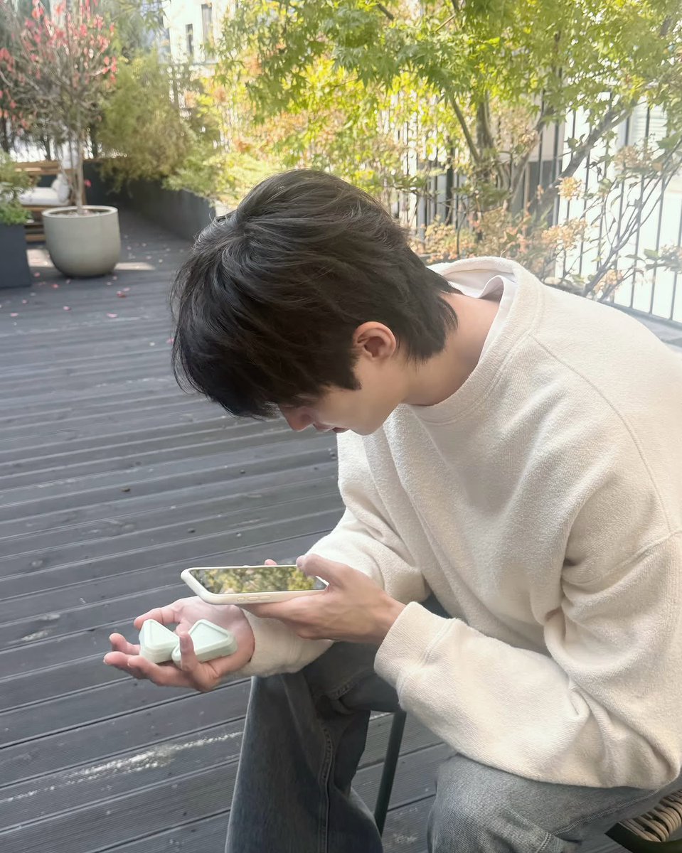 wooseokfiles's tweet photo. #ByeonWooSeok instagram update!

“☺️😘 #프라다뷰티 #프라다립젤리” https://t.co/uC27iYiZof