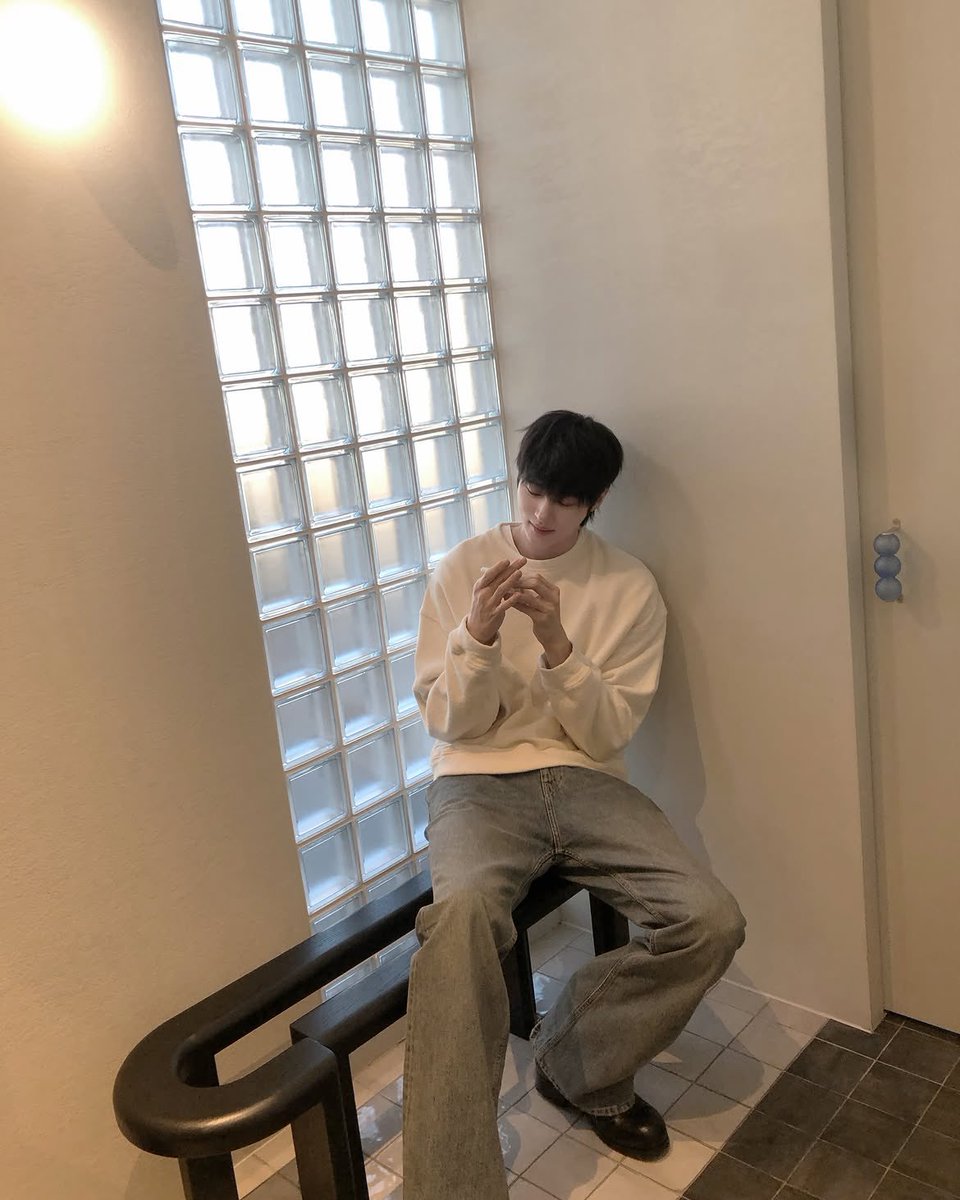 wooseokfiles's tweet photo. #ByeonWooSeok instagram update!

“☺️😘 #프라다뷰티 #프라다립젤리” https://t.co/uC27iYiZof