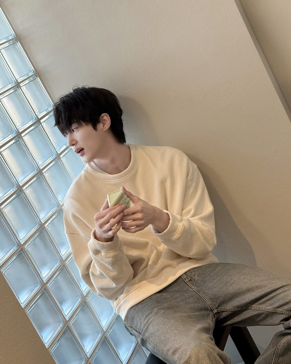 wooseokfiles's tweet photo. #ByeonWooSeok instagram update!

“☺️😘 #프라다뷰티 #프라다립젤리” https://t.co/uC27iYiZof